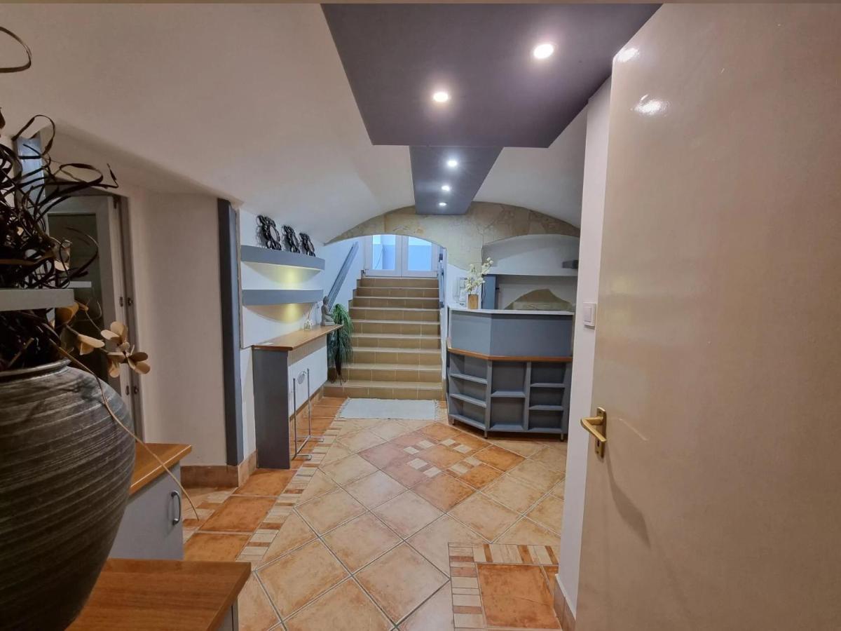 Centrum Wellness Hostel ديبريتْسين المظهر الخارجي الصورة