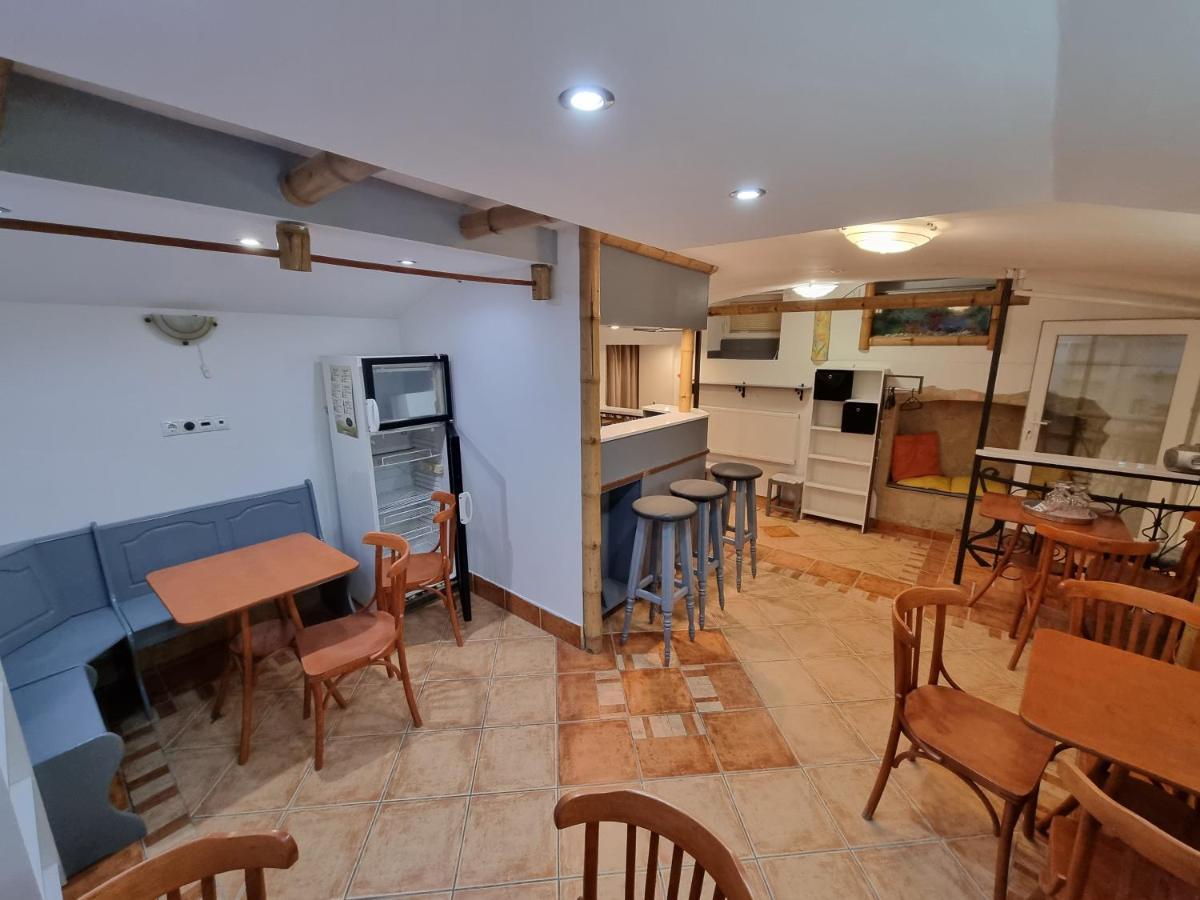 Centrum Wellness Hostel ديبريتْسين المظهر الخارجي الصورة