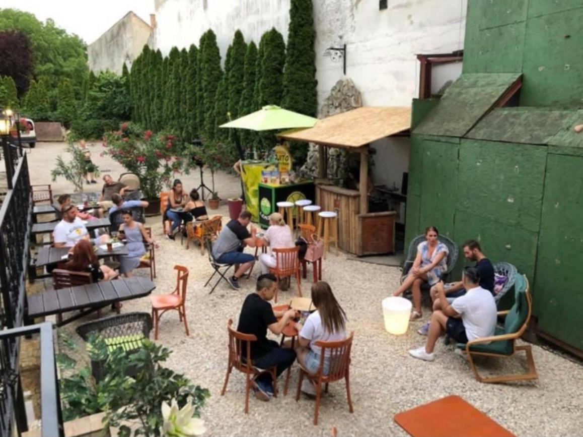 Centrum Wellness Hostel ديبريتْسين المظهر الخارجي الصورة