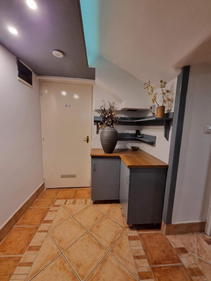 Centrum Wellness Hostel ديبريتْسين المظهر الخارجي الصورة