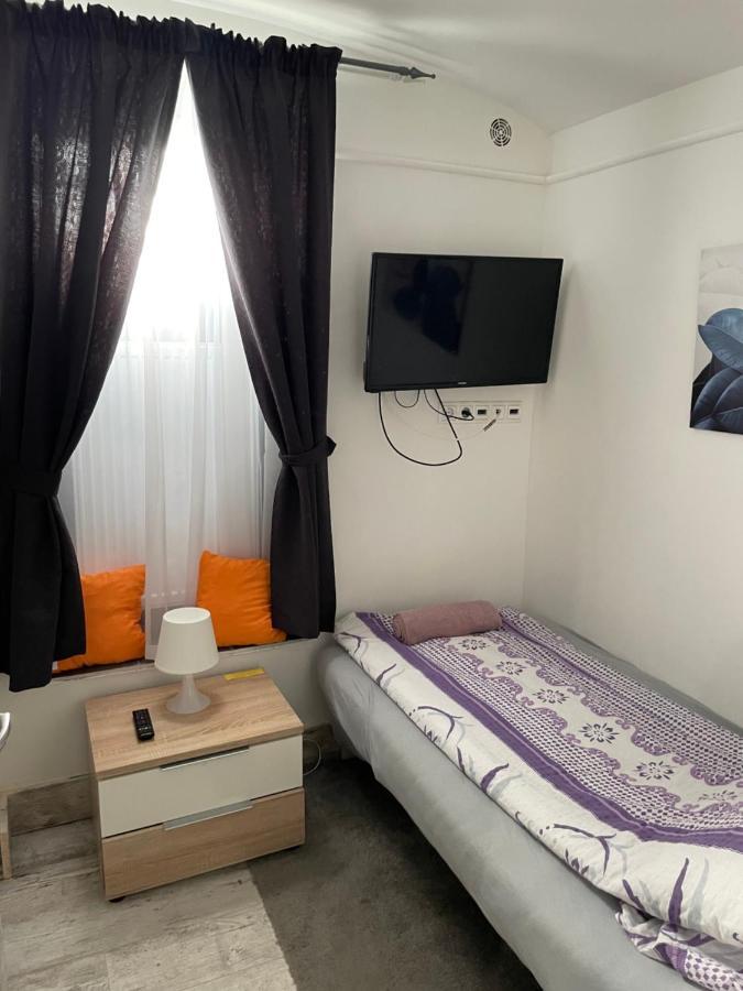 Centrum Wellness Hostel ديبريتْسين المظهر الخارجي الصورة