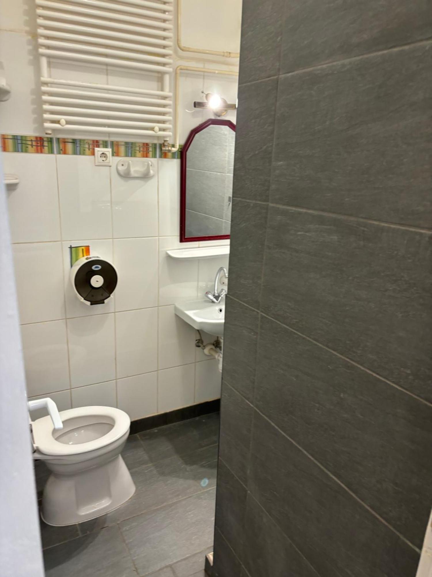 Centrum Wellness Hostel ديبريتْسين المظهر الخارجي الصورة