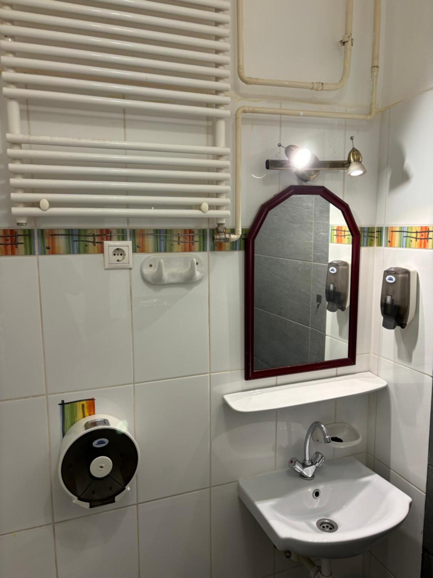 Centrum Wellness Hostel ديبريتْسين المظهر الخارجي الصورة